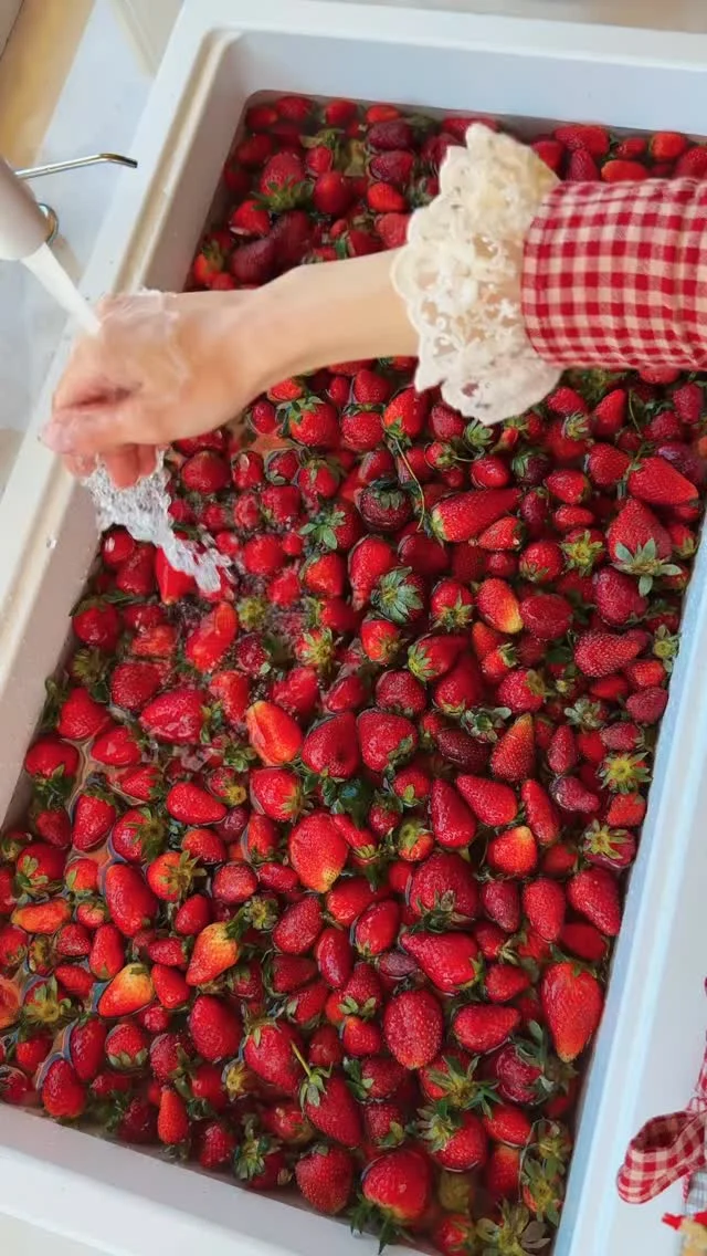 Strawberry jam? 🍓❤️ 
.
.
.
.
.
.
.
.
.
.
.
.
.
.
.
.
.
#abirzkitchen #strawberry #strawberryjam #recipeofthed