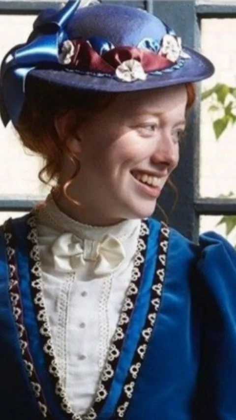 Do you get deja vu...
.
.
.
.
.
Segue: @_anne_com_e_carrot
.
.
.
.
.
#dejavu #annecuthbert #annewithane #anneg