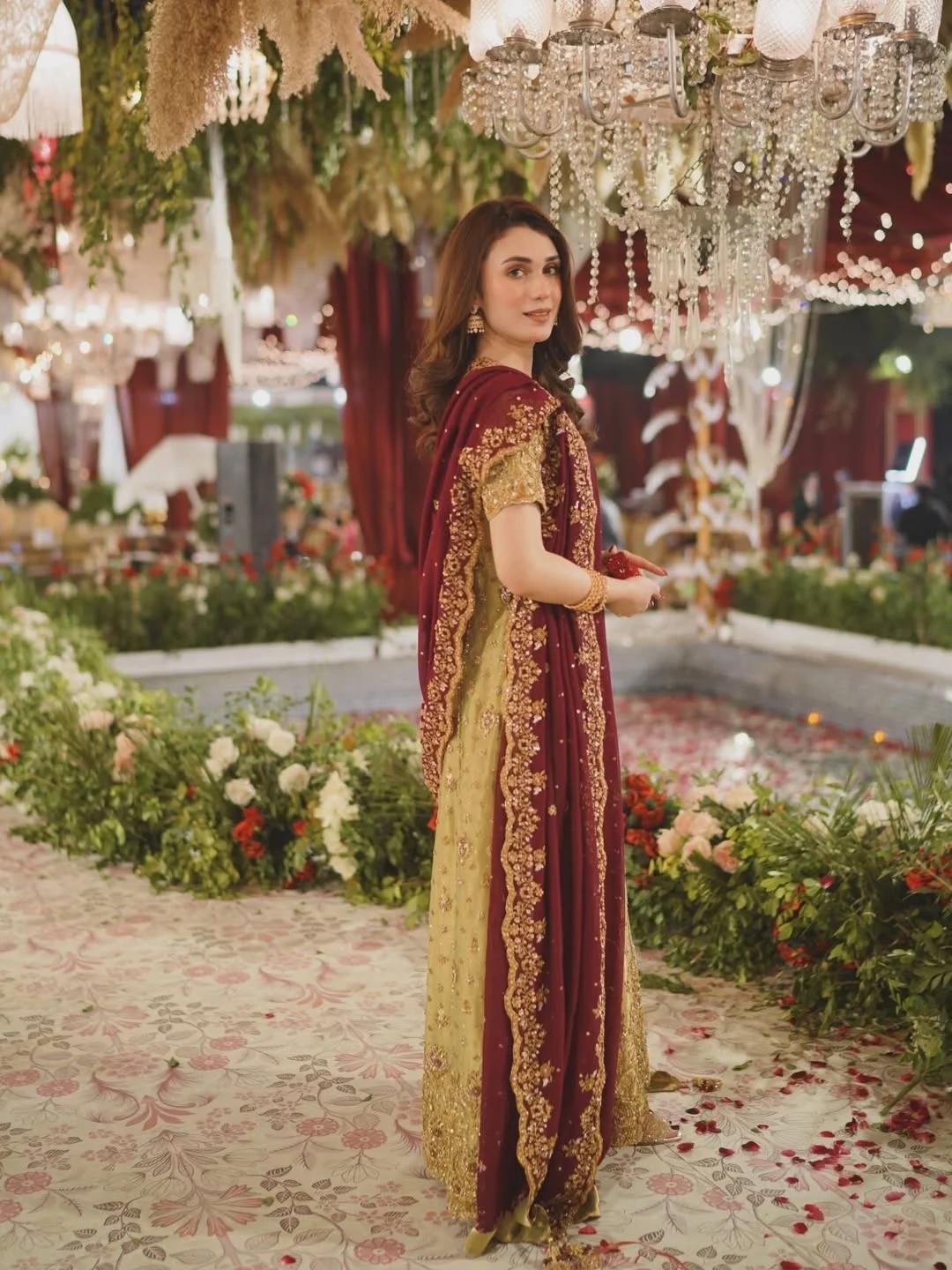 ………….❤️ 

Styled by : @stylebylaibaaa 
Outfit: @shakeelsbyzeeshandanish 
Bag: @daffo_official 
Jewel: @divine_jewels.official 
Hairdo: @sarasalonandspa.karachi 
Captured by: @luminous_studio.official 

#instagram #newpost #new #ɪɴsᴛᴀɢᴏᴏᴅ