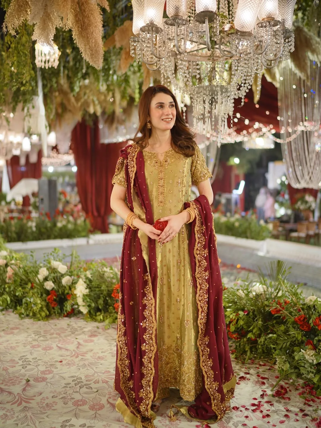 ………….❤️ 

Styled by : @stylebylaibaaa 
Outfit: @shakeelsbyzeeshandanish 
Bag: @daffo_official 
Jewel: @divine_jewels.official 
Hairdo: @sarasalonandspa.karachi 
Captured by: @luminous_studio.official 

#instagram #newpost #new #ɪɴsᴛᴀɢᴏᴏᴅ