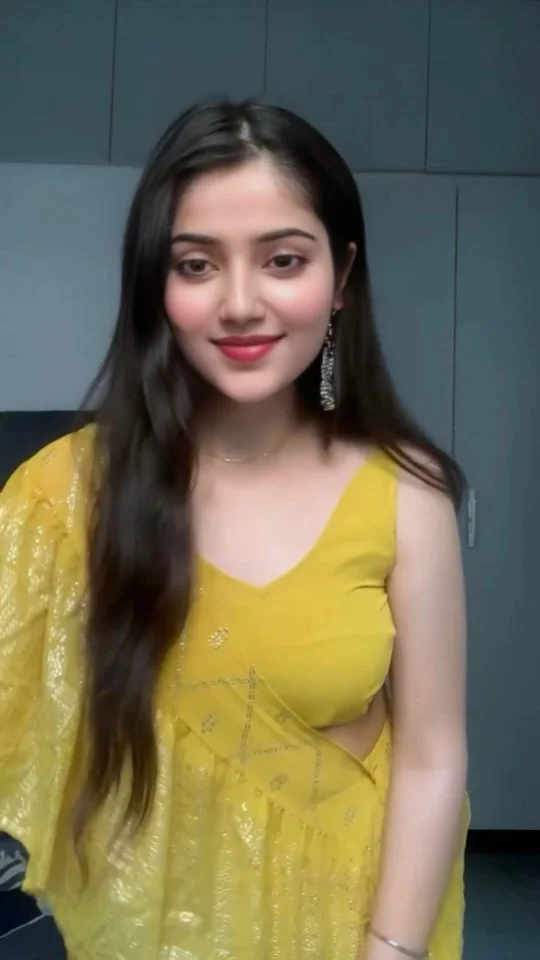 Wait For End 🤩

#edits #ethnicwear #saree #transition #reels #reelsinstagram #explore #explorepage #explorepa