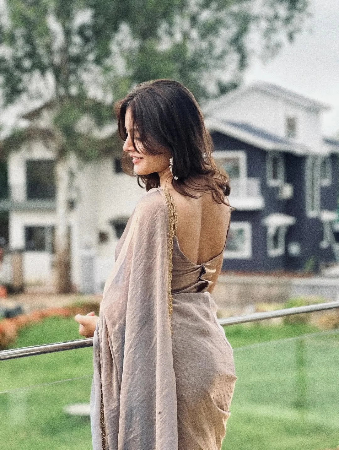 Wrapped in grace, tied with love.🤎
.
.
.
.
.
#aaryakulkarni #instagram #instapic #post #postoftheday #explore