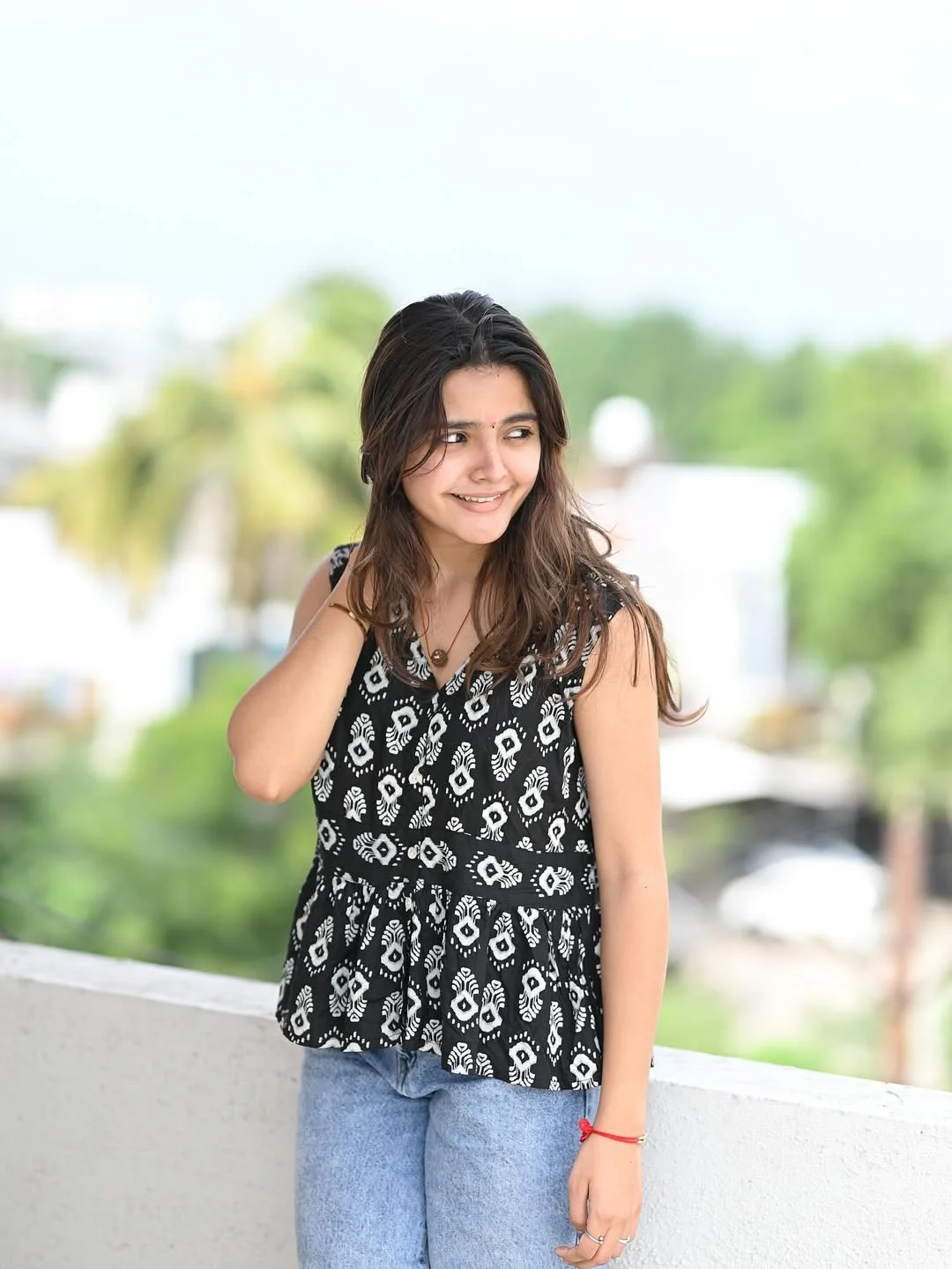 Flip your hair like you just don’t care.💁🏼‍♀️🤍
.
.
.
.
.
📸: @ganesh_khandagle_photography 
#aaryakulkarni #instagram #instapic #post #postoftheday #explore #instafashion