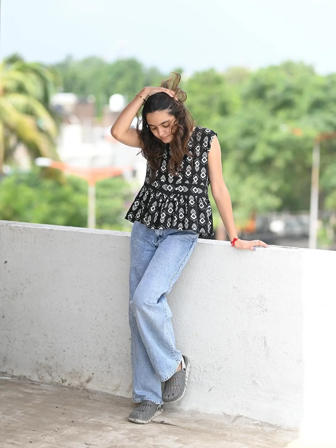 Flip your hair like you just don’t care.💁🏼‍♀️🤍
.
.
.
.
.
📸: @ganesh_khandagle_photography 
#aaryakulkarni #instagram #instapic #post #postoftheday #explore #instafashion
