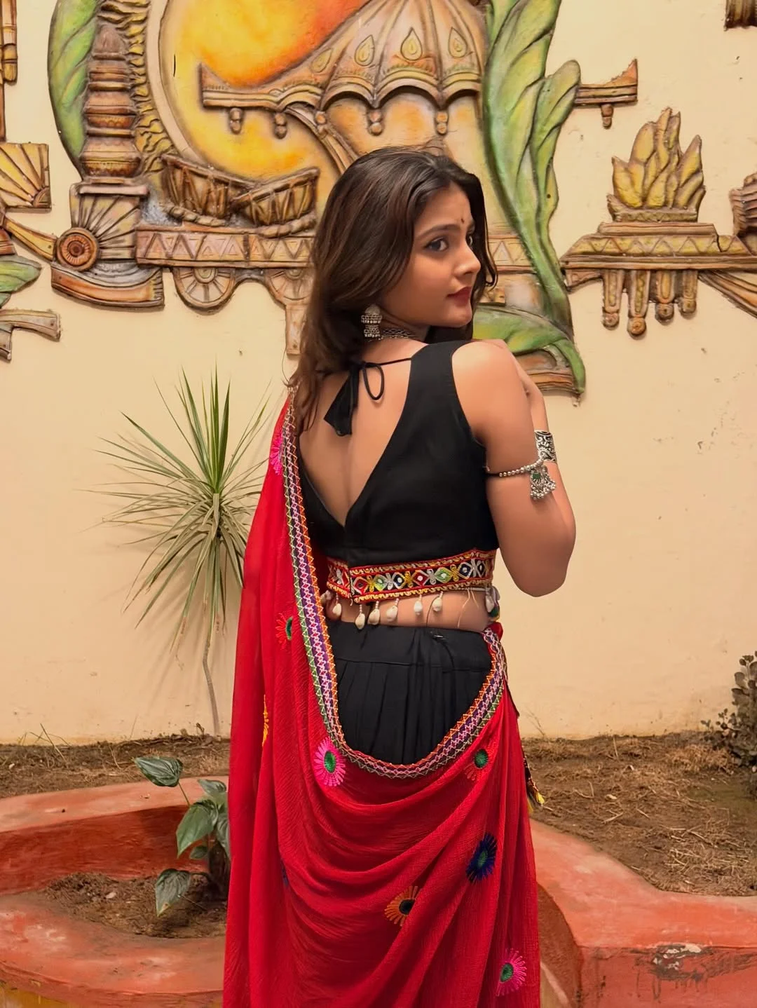 Shine like Navratri lights🖤🧿
.
.
.
.
.
#aaryakulkarni #instagram #instapic #post #postoftheday #explore #instafashion #navratri #navratrinights