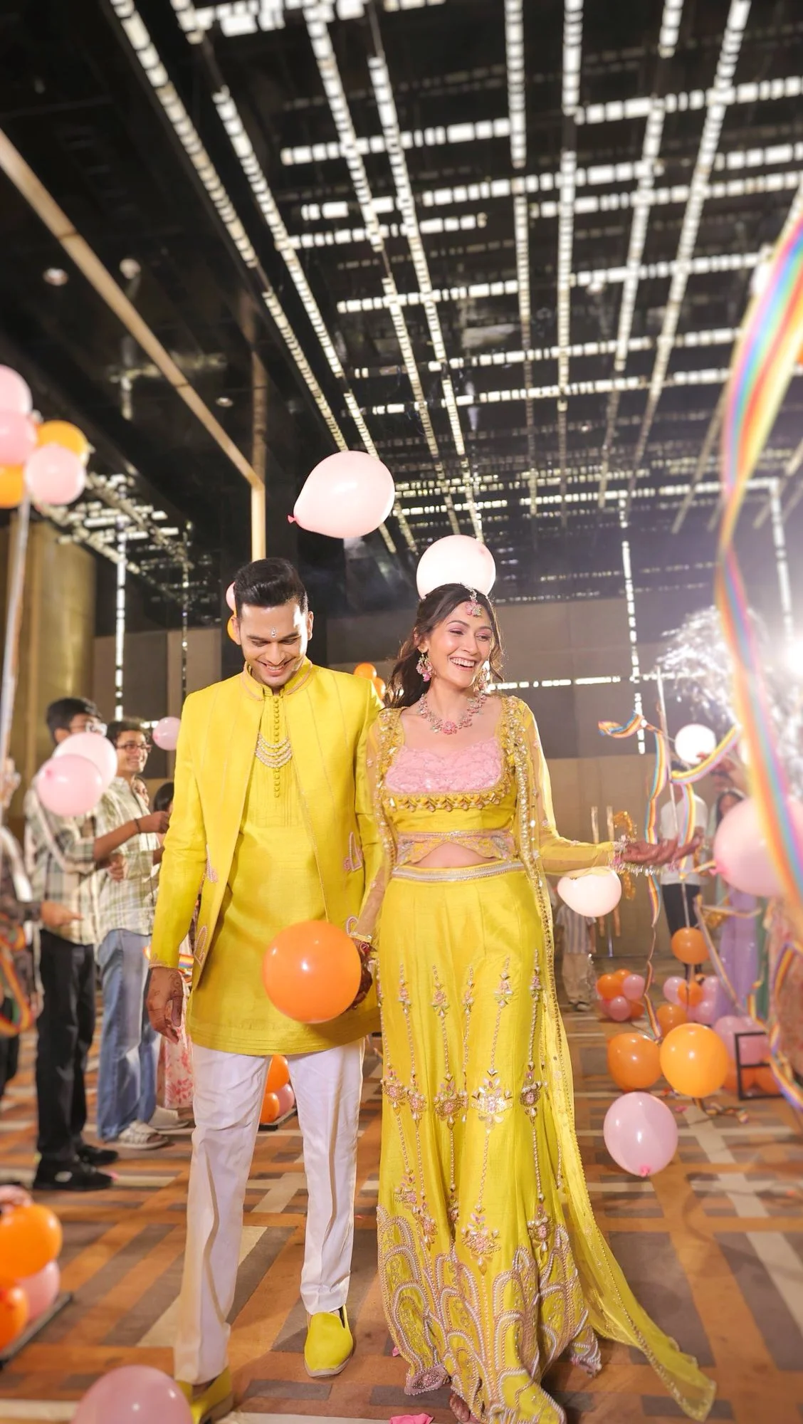 • The most ✨ICONIC ✨ Haldi!!

😉 exclusives on @AKtualTales 
All about the beautiful flower shower, deep Haldi