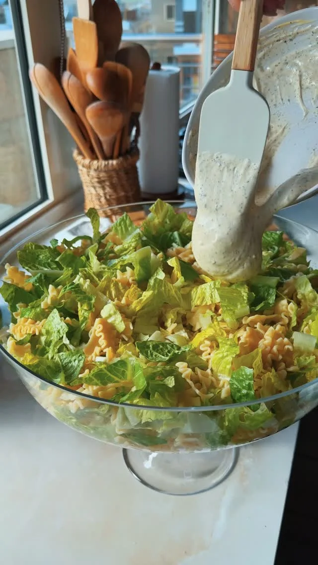 Chicken Pasta Caesar Salad, daily obsession alert! I eat it almost every day and it’s my top favorite 😍 🤤
سل