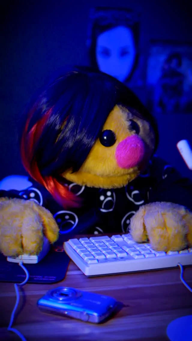 MSN, 4shared, Orkut, bate-papo da UOL, Charges.com, Humortadela, Fotolog… mas só os corajosos (e a Chloe) se a