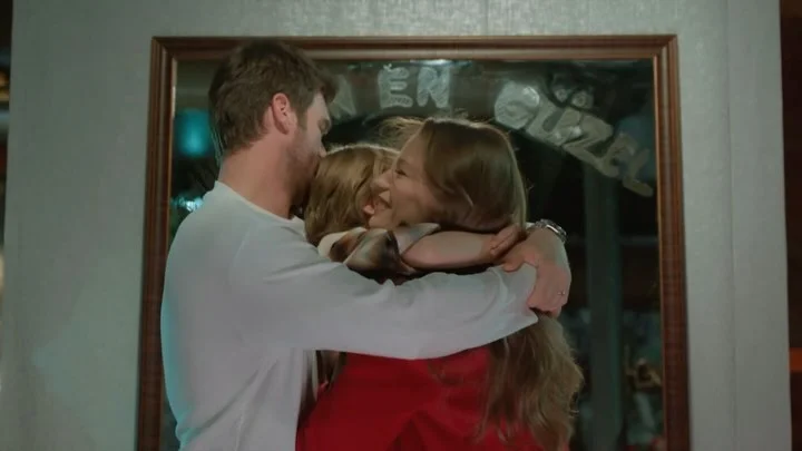 “İyi ki doğdun anne!”🥹❤️ #AileVeda @ayyapim @showtv 
@kivanctatlitug @serenayss @nursurerofficial @ipektenolc