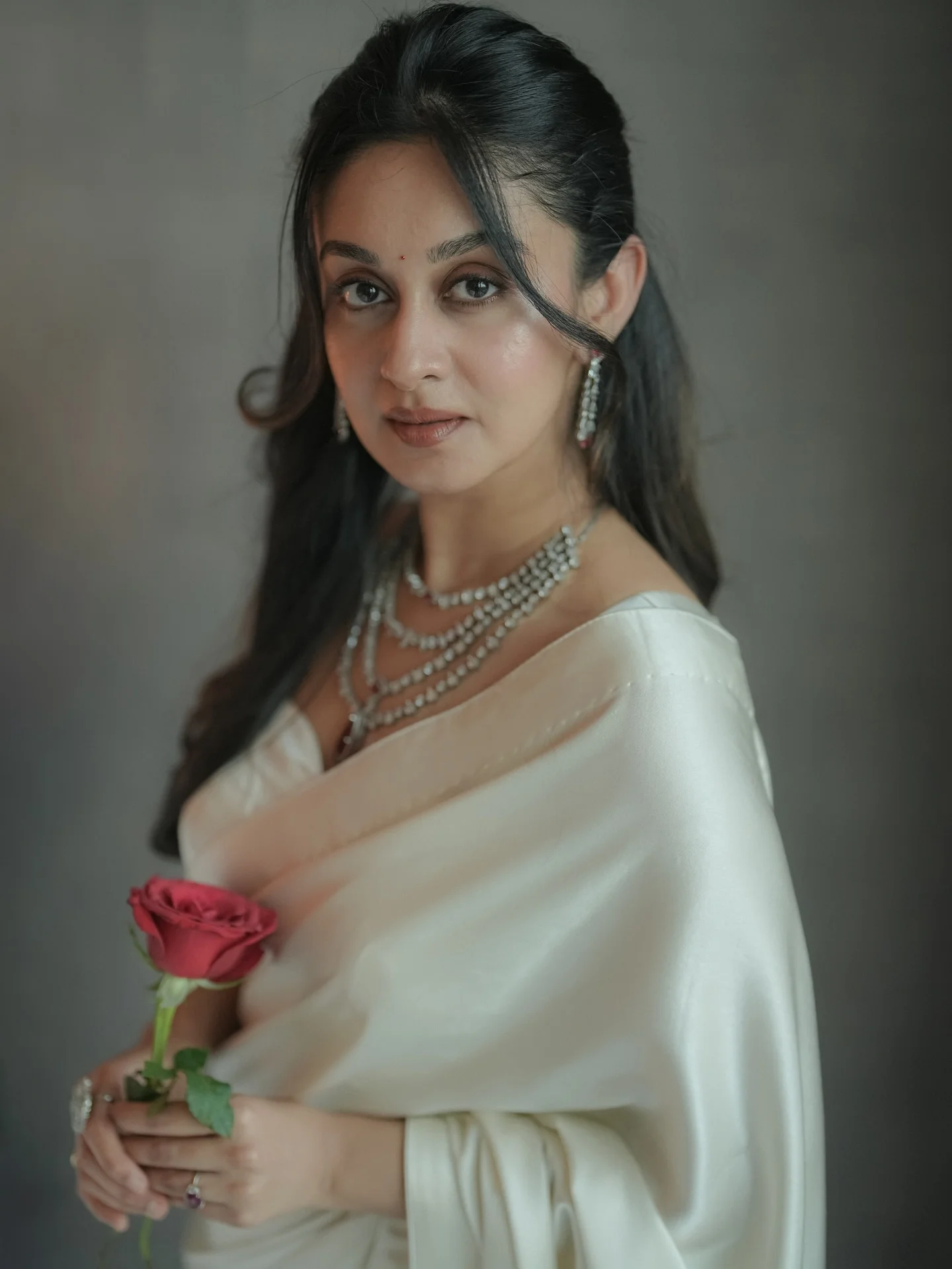 #SeethaPayanam 🌹 

Styled by @khushi_jagadisha 
Photography @chanduphotography._ 
MUAH @aishwaryaarjun 😜✨