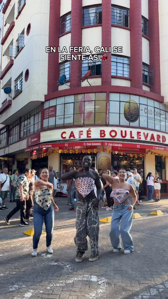 Y en diciembre? Si suena salsa, es Cali 🔥✨💃
.
#reelsviral #baile #dancelife #salsa #reelsinstagram