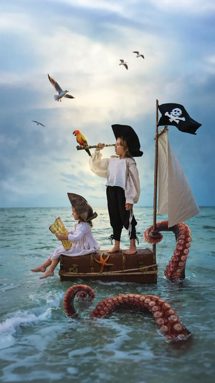 That one time our family turned an old suitcase into a pirate ship for a photo 😅🐙 
.
.
.
.
.
#behindthescene