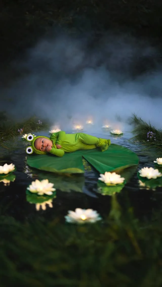 Our family made a pond in our backyard for baby Teddy’s frog photo! 🐸 for this photo, we had to figure out ho