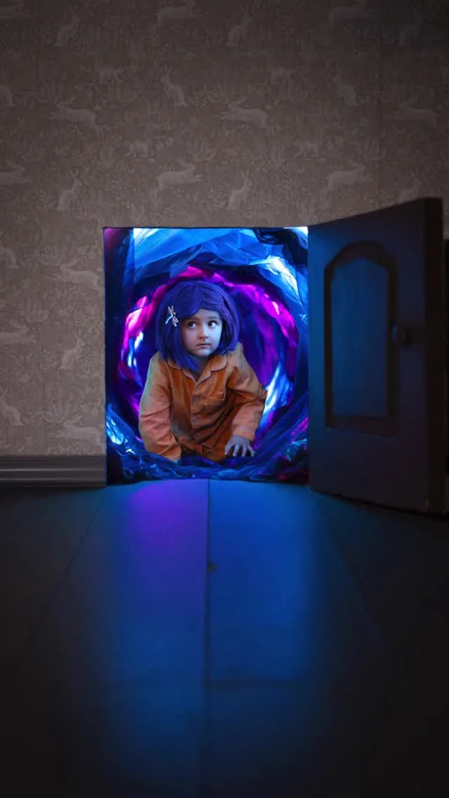 Our family made a real life Coraline inspired tunnel for this photo, using practical effects 😳💜 there’s NO A