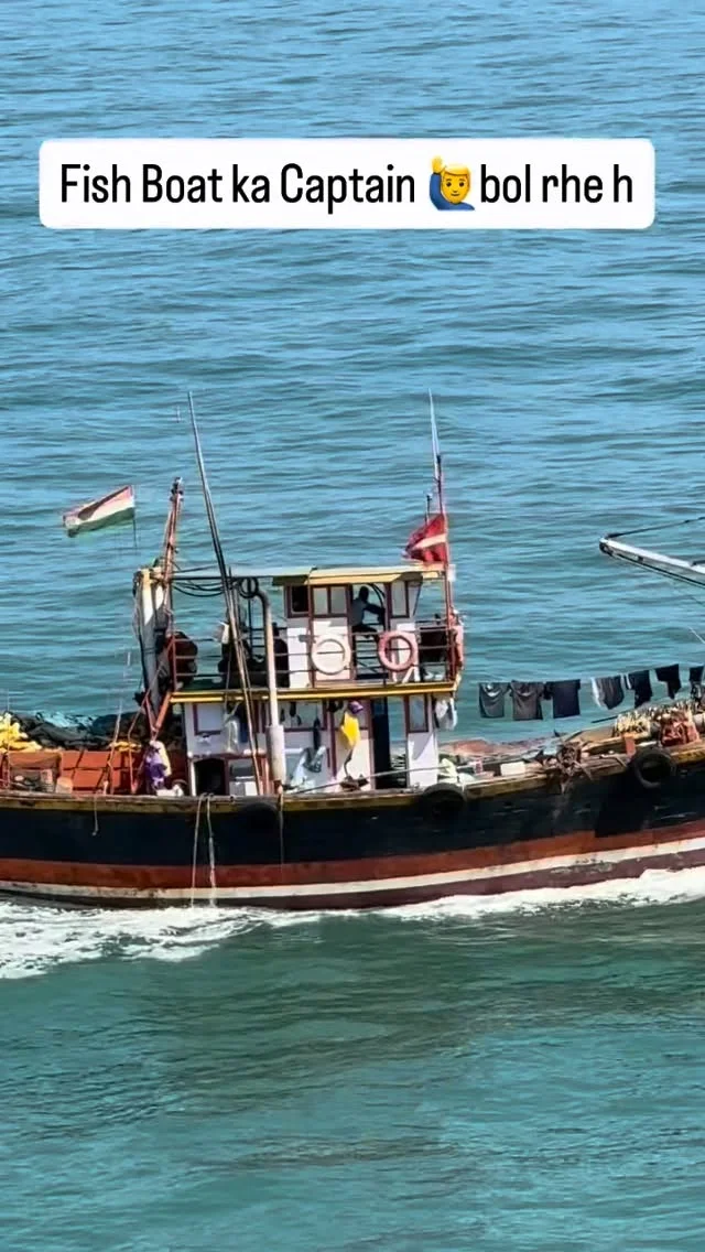 Mumbai Anchor p Fish boat Pass aa gyii🐟🐠🚢 #trend #explore #merchantnavy #uttarpradesh #fish
